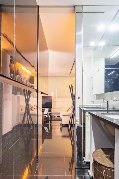Luxury Suite 2 Min Dal Politeama Palermo Exterior foto