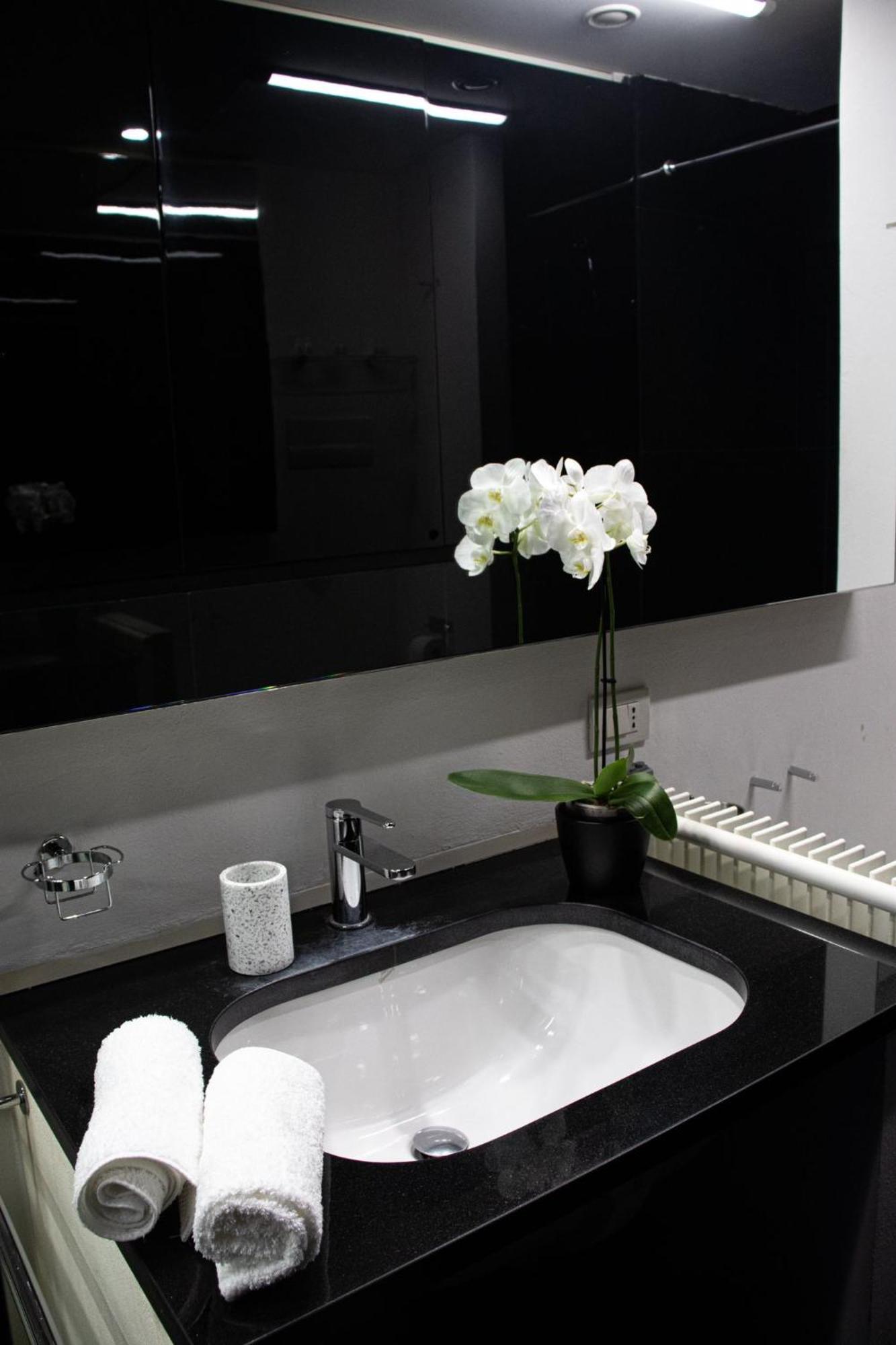 Luxury Suite 2 Min Dal Politeama Palermo Exterior foto
